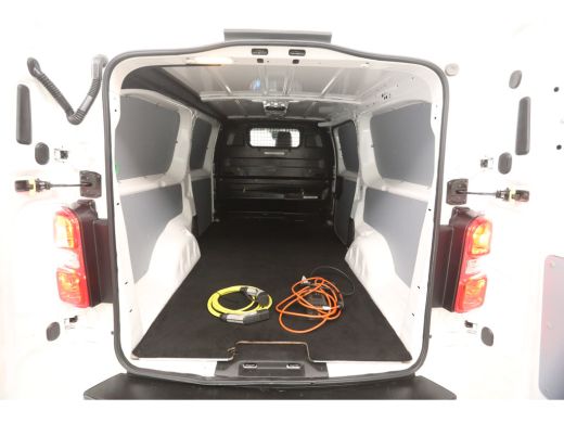 Peugeot e-Expert 75 kWh L3H1 Innovation | SOH 92% | Snelladen | 360&deg; | Clima | 3-Zits | HuD | Trekh. | Cruise | St... ActivLease financial lease