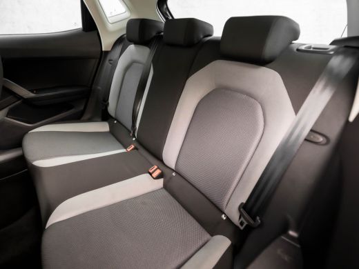 Seat Ibiza 1.0 TSI Intense Sport (APPLE CARPLAY, GROOT NAVI, CAMERA, CLIMATE, CRUISE, SPORTSTOELEN, GETINT G... ActivLease financial lease