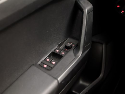 Seat Ibiza 1.0 TSI Intense Sport (APPLE CARPLAY, GROOT NAVI, CAMERA, CLIMATE, CRUISE, SPORTSTOELEN, GETINT G... ActivLease financial lease