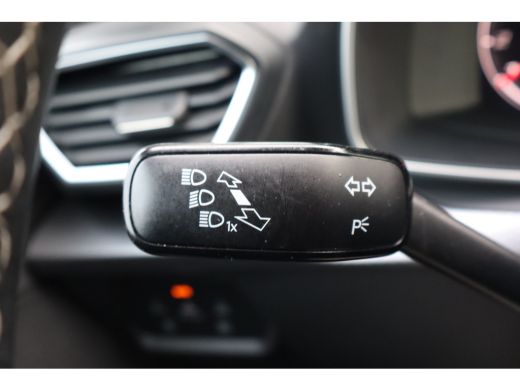 Seat Leon Sportstourer 1.0 eTSI Style Business Intense 110PK | Achteruitrijcamera | Keyless start | LED dag... ActivLease financial lease