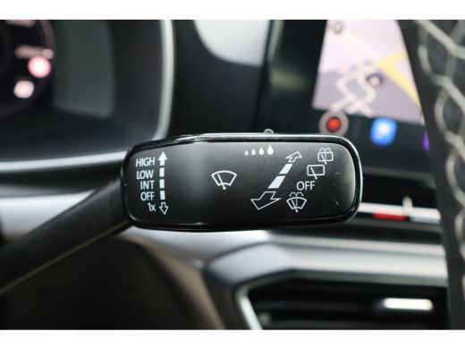 Seat Leon Sportstourer 1.0 eTSI Style Business Intense 110PK | Achteruitrijcamera | Keyless start | LED dag... ActivLease financial lease