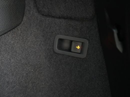 Skoda Karoq 1.5 TSI ACT 150pk Sportline Navigatie Trekhaak Camera Keyless Stoelverwarming 37 voorruit word ve... ActivLease financial lease