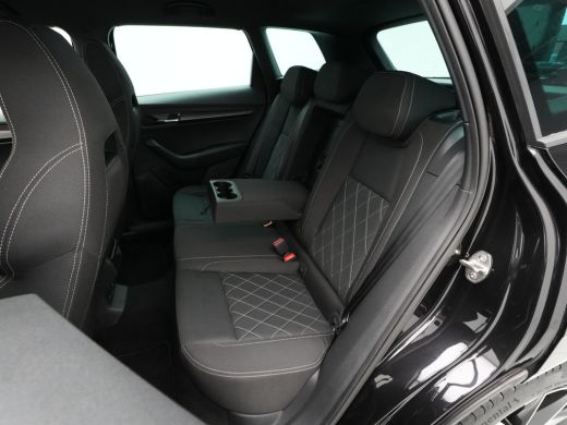 Skoda Karoq 1.5 TSI ACT 150pk Sportline Navigatie Trekhaak Camera Keyless Stoelverwarming 37 voorruit word ve... ActivLease financial lease