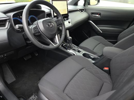 Toyota Corolla Cross 2.0 High Power Hybrid First Edition | Apple CarPlay | Stuur/Stoel verwarming | Blindspot | Rijkla... ActivLease financial lease