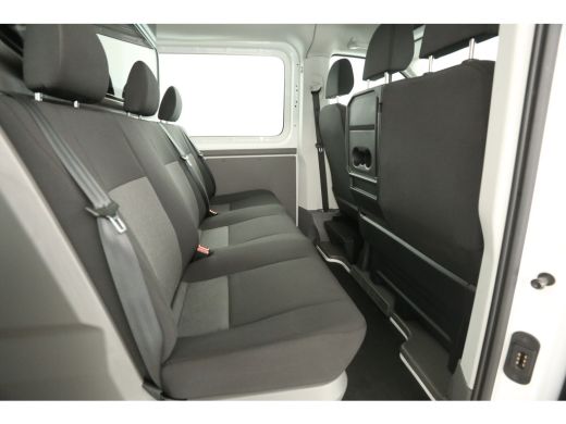 Volkswagen Crafter 35 2.0 TDI L3H2 | 177PK | DC | 3000kg Trekgew. | 6-Zits | Airco | Cruise | Carplay | Parkeersens... ActivLease financial lease