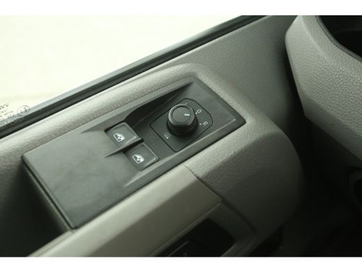 Volkswagen Crafter 35 2.0 TDI L3H2 | 177PK | DC | 3000kg Trekgew. | 6-Zits | Airco | Cruise | Carplay | Parkeersens... ActivLease financial lease