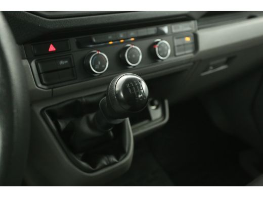 Volkswagen Crafter 35 2.0 TDI L3H2 | 177PK | DC | 3000kg Trekgew. | 6-Zits | Airco | Cruise | Carplay | Parkeersens... ActivLease financial lease