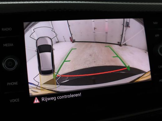 Volkswagen Taigo 1.0 TSI Life Business | Stoelverwarming | Trekhaak | Camera | Adaptive cruise | Navigatie | 17'' ... ActivLease financial lease