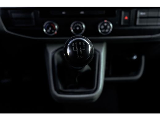 Volkswagen Transporter T6.1 2.0TDI | L2H1 | Airco | Cruise | Trekhaak ActivLease financial lease