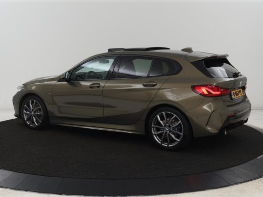 BMW 1 Serie 118i M Sport | Panoramadak | Leder | Stoelverwarming | Carplay | Sfeerverlichting | Camera | Live... ActivLease financial lease