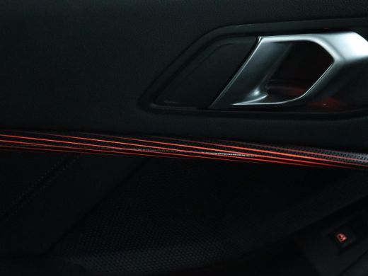 BMW 1 Serie 118i M Sport | Panoramadak | Leder | Stoelverwarming | Carplay | Sfeerverlichting | Camera | Live... ActivLease financial lease