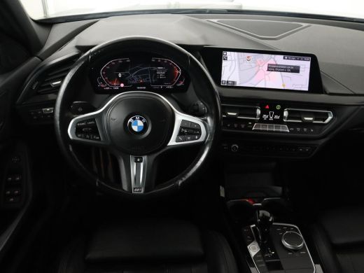 BMW 1 Serie 118i M Sport | Panoramadak | Leder | Stoelverwarming | Carplay | Sfeerverlichting | Camera | Live... ActivLease financial lease