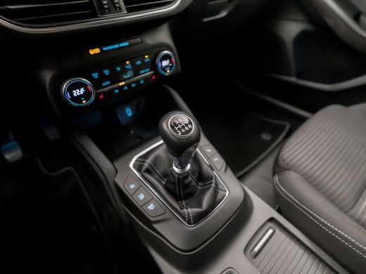 Ford Focus 1.0 EcoBoost Hybrid Titanium X (VIRTUAL COCKPIT, APPLE CARPLAY, WINTER PACK, GROOT NAVI, CAMERA, ... ActivLease financial lease