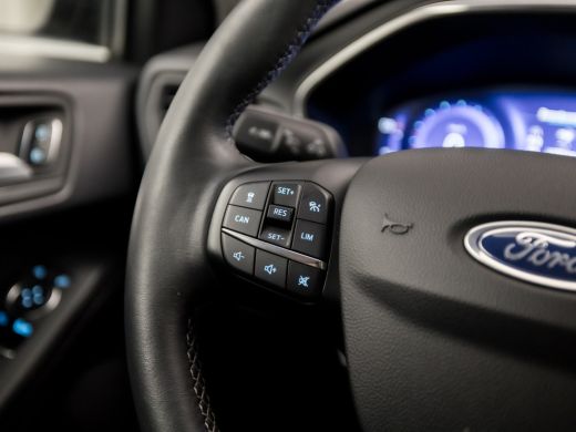 Ford Focus 1.0 EcoBoost Hybrid Titanium X (VIRTUAL COCKPIT, APPLE CARPLAY, WINTER PACK, GROOT NAVI, CAMERA, ... ActivLease financial lease