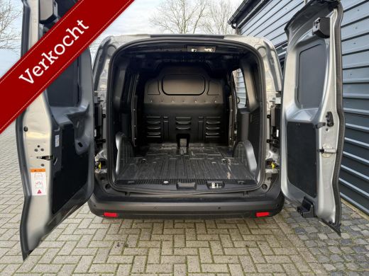 Ford Transit Courier Benzine! Camera!Navi!Stuur/Stoelverwarming!1389km! ActivLease financial lease