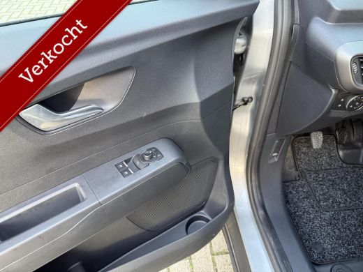 Ford Transit Courier Benzine! Camera!Navi!Stuur/Stoelverwarming!1389km! ActivLease financial lease