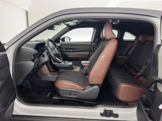 Mazda MX-30 e-SkyActiv 145 First Edition 36 kWh (INCL-BTW) Aut.*LEATHER-MICROFIBRE | FULL-LED | NAVI-FULLMAP ... ActivLease financial lease