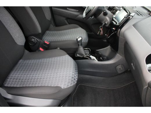 Peugeot 108 1.0 e-VTi Allure | Navi by app | Climate control | Camera | LED | Mistlampen | Lichtmetaal | ActivLease financial lease