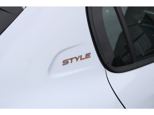 Peugeot 208 1.2 PureTech 100 Style | Navi by app | Parkeersensoren | Apple carplay | LED | Nieuw model | ActivLease financial lease