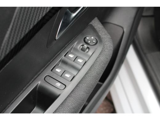 Peugeot 208 1.2 PureTech 100 Style | Navi by app | Parkeersensoren | Apple carplay | LED | Nieuw model | ActivLease financial lease