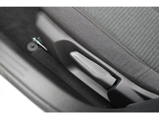 Peugeot 208 1.2 PureTech 100 Style | Navi by app | Parkeersensoren | Apple carplay | LED | Nieuw model | ActivLease financial lease