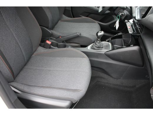 Peugeot 208 1.2 PureTech 100 Style | Navi by app | Parkeersensoren | Apple carplay | LED | Nieuw model | ActivLease financial lease