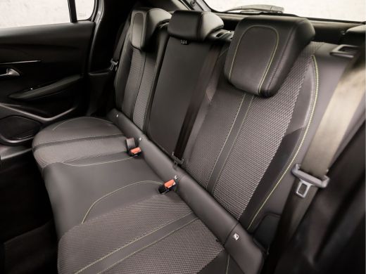 Peugeot 208 1.2 PureTech GT-Line Sport (APPLE CARPLAY, GROOT NAVI, 360 CAMERA, LEDER, SPORTSTOELEN, GETINT GL... ActivLease financial lease