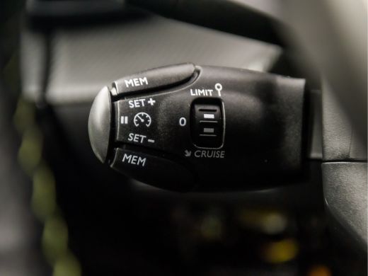 Peugeot 208 1.2 PureTech GT-Line Sport (APPLE CARPLAY, GROOT NAVI, 360 CAMERA, LEDER, SPORTSTOELEN, GETINT GL... ActivLease financial lease