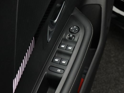 Peugeot 208 Hybrid 100 e-DCS6 Allure | Apple Carplay/Android Auto|telefoonintegratie premium | Armsteun voor ... ActivLease financial lease