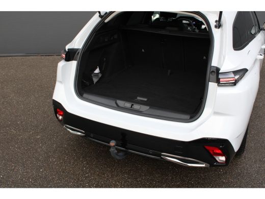 Peugeot 308 SW 1.2 PureTech Allure | Automaat | Navigatie | Camera | Trekhaak | All season | 1.400kg Trekgewi... ActivLease financial lease