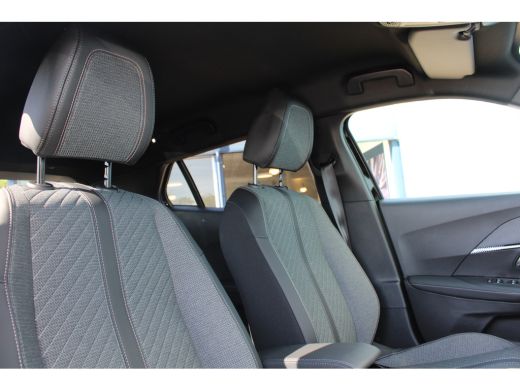 Peugeot e-2008 EV Allure Avantage 54 kWh ActivLease financial lease