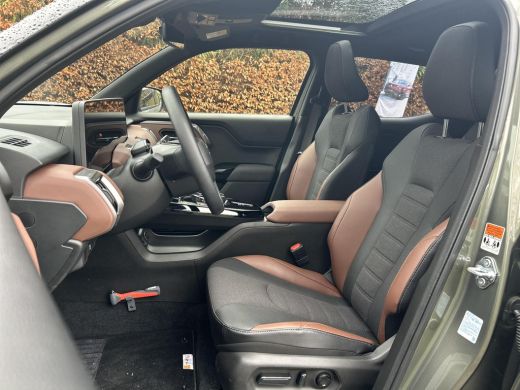 Suzuki e Vitara Style 61 kWh **NIEUWE BI-TONE KLEUR LAND BREEZE/ BLUISH BLACK/ PANORAMA/ NIEUWE AUTO** ActivLease financial lease