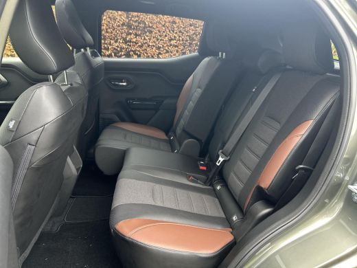 Suzuki e Vitara Style 61 kWh **NIEUWE BI-TONE KLEUR LAND BREEZE/ BLUISH BLACK/ PANORAMA/ NIEUWE AUTO** ActivLease financial lease