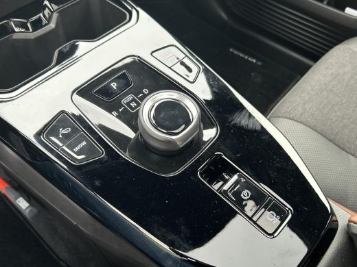 Suzuki e Vitara Style 61 kWh **NIEUWE BI-TONE KLEUR LAND BREEZE/ BLUISH BLACK/ PANORAMA/ NIEUWE AUTO** ActivLease financial lease