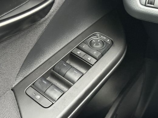 Toyota C-HR 1.8 Hybrid 140 Dynamic **DARK BLUE MICA/ NIEUWE AUTO/ DIRECT LEVERBAAR** ActivLease financial lease