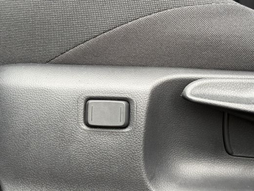 Toyota C-HR 1.8 Hybrid 140 Dynamic **DARK BLUE MICA/ NIEUWE AUTO/ DIRECT LEVERBAAR** ActivLease financial lease