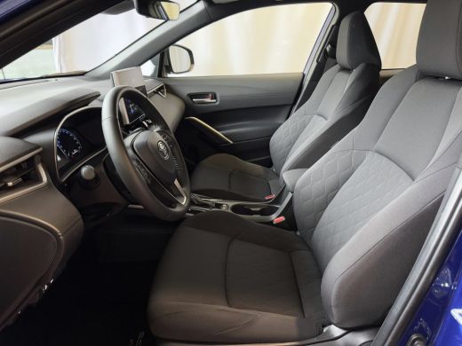 Toyota Corolla Cross 12/2024 HYBRID 140 STYLE LED KEYLESS CARPLAY NAVI CAMERA STOEL/STUUR VERW. ELEK.KLEP ADAP CRUISE ... ActivLease financial lease
