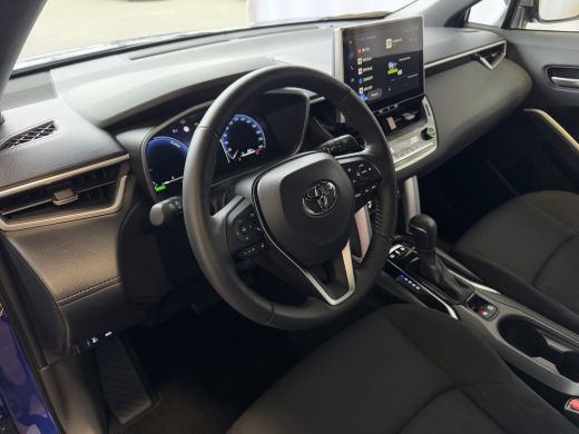 Toyota Corolla Cross 12/2024 HYBRID 140 STYLE LED KEYLESS CARPLAY NAVI CAMERA STOEL/STUUR VERW. ELEK.KLEP ADAP CRUISE ... ActivLease financial lease