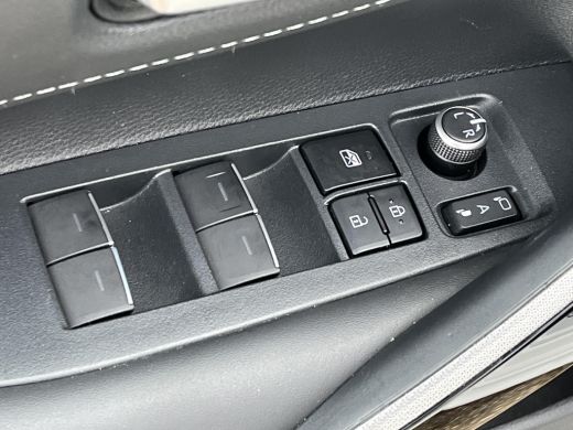 Toyota Corolla Touring Sports 1.8 Hybrid Business Plus | Navigatie | Stoelverwarming | Keyless entry | 17 inch LM-velgen | ActivLease financial lease