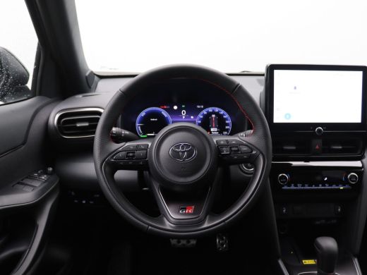 Toyota Yaris Cross 1.5 Hybrid GR Sport 130PK Aut. 18" LM Velgen, Elektr. Achterklep, Keyless, Achteruitrijcamera, Na... ActivLease financial lease