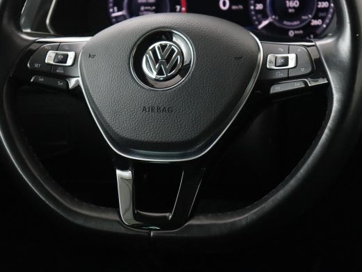 Volkswagen Tiguan 1.4 TSI R Line | 1e eigenaar | Panoramadak | Trekhaak | Stoelverwarming | Keyless | 19'' | Massag... ActivLease financial lease