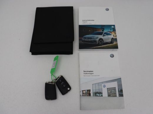 Volkswagen Tiguan 1.4 TSI R Line | 1e eigenaar | Panoramadak | Trekhaak | Stoelverwarming | Keyless | 19'' | Massag... ActivLease financial lease