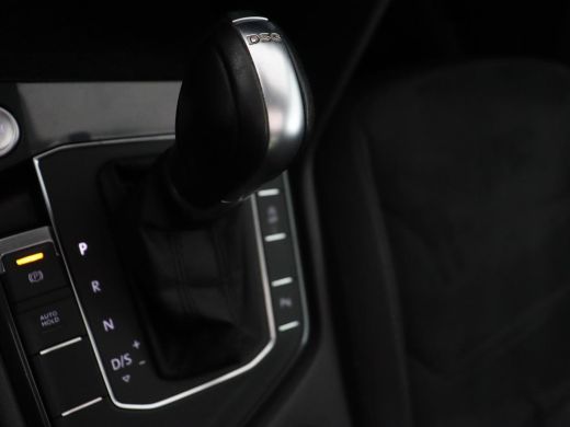 Volkswagen Tiguan 1.4 TSI R Line | 1e eigenaar | Panoramadak | Trekhaak | Stoelverwarming | Keyless | 19'' | Massag... ActivLease financial lease