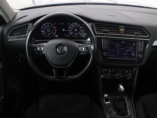 Volkswagen Tiguan 1.4 TSI R Line | 1e eigenaar | Panoramadak | Trekhaak | Stoelverwarming | Keyless | 19'' | Massag... ActivLease financial lease