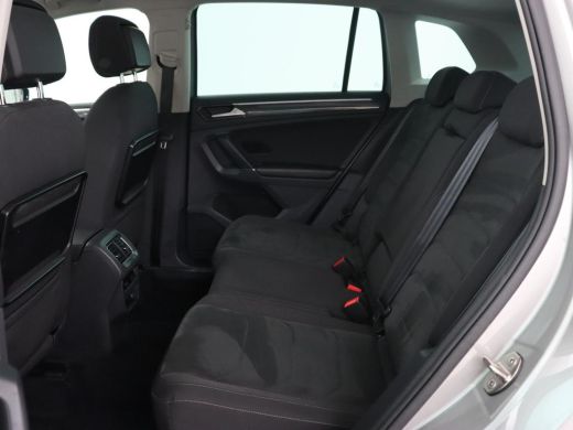 Volkswagen Tiguan 1.4 TSI R Line | 1e eigenaar | Panoramadak | Trekhaak | Stoelverwarming | Keyless | 19'' | Massag... ActivLease financial lease