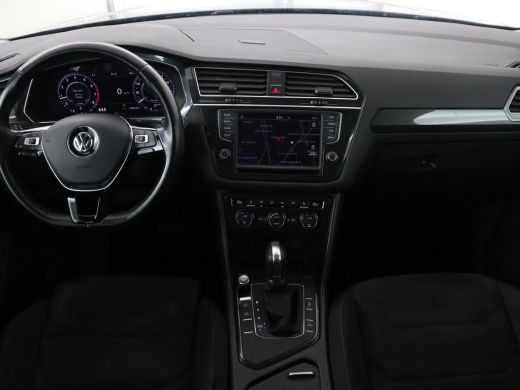 Volkswagen Tiguan 1.4 TSI R Line | 1e eigenaar | Panoramadak | Trekhaak | Stoelverwarming | Keyless | 19'' | Massag... ActivLease financial lease