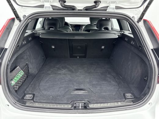 Volvo  V60 T6 Recharge Ultra Dark | 19" | Sportstoelen | Trekhaak | Panoramadak | 360 Camera | Head-up | Har... ActivLease financial lease