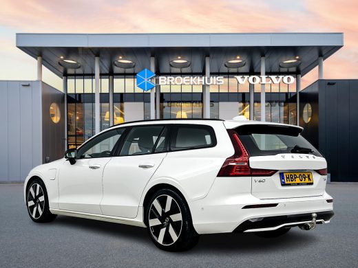 Volvo  V60 T6 Recharge Ultra Dark | 19" | Sportstoelen | Trekhaak | Panoramadak | 360 Camera | Head-up | Har... ActivLease financial lease