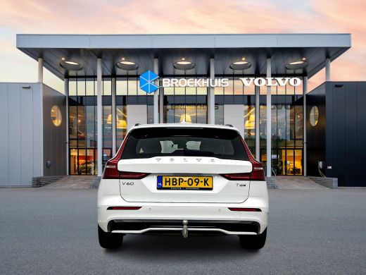 Volvo  V60 T6 Recharge Ultra Dark | 19" | Sportstoelen | Trekhaak | Panoramadak | 360 Camera | Head-up | Har... ActivLease financial lease
