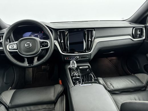 Volvo  V60 T6 Recharge Ultra Dark | 19" | Sportstoelen | Trekhaak | Panoramadak | Head-up | 360 Camera | Har... ActivLease financial lease